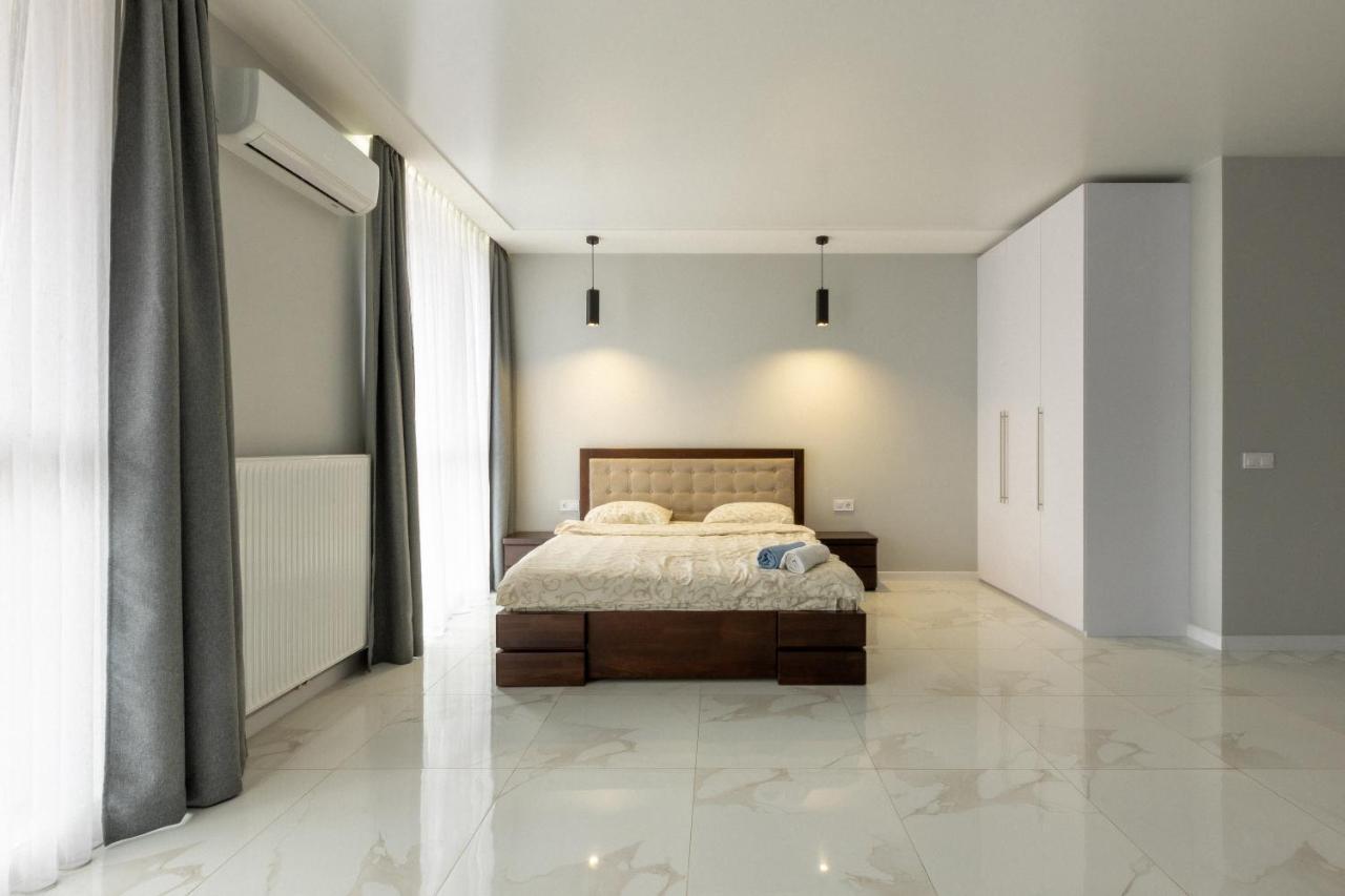 Vip Near Center Apartment Lviv